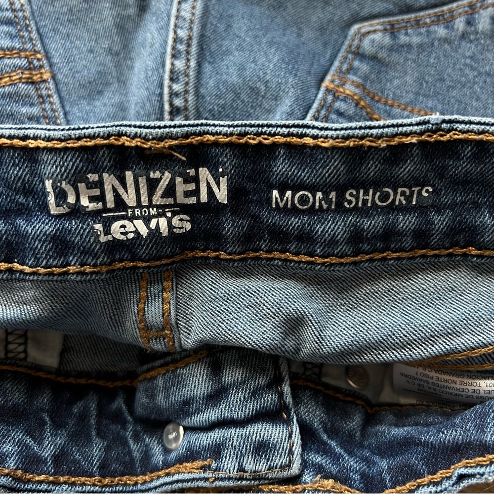 Levi’s Denizen Jean Mom Shorts Women’s Size 0 / 24 High Rise Distressed Denim - Picture 6 of 7